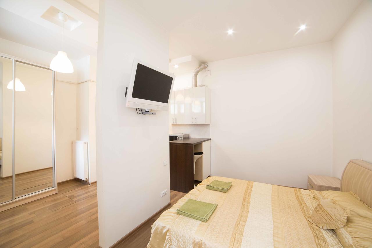 Chornovola 11 Apartment Lviv Centre ภายนอก รูปภาพ